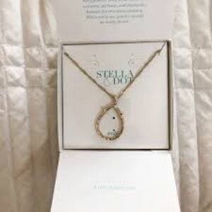 Stella & Dot Gold Necklace